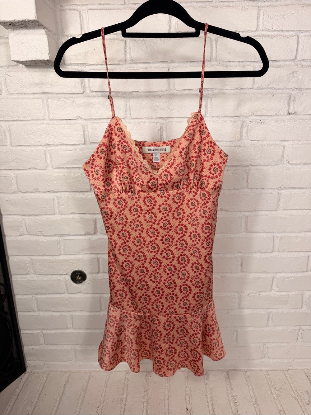 Urban Outfitters Pink Floral Mini Dress Women’s Medium Ruffle Hem Slip Boho